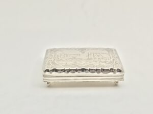 zilver tabaksdoos zilver lepeldoos zilver tweede gehalte gemaakt door w de pleijt uit schoonhoven in 1870. deze zilver lepeldoos weegt 135 gram en kost 295 euro