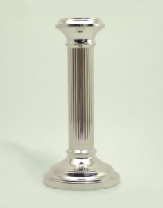 zilver kandelaar model Lex met zuil en ronde voet 16 cm hoog 1e gehalte nieuw gemaakt door de Haarlemsche Zilversmederij te Haarlem