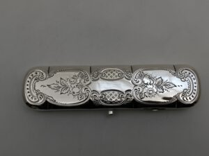zilver brillenkoker met bril van g rechtdoorzee uit Schoonhoven van 1878. het gewicht is 73 gram het kost 295 euto