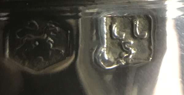 set kandelaars, zilver, 835/000, 1346 gram, maker L.J Limburg uit Amsterdam in 1925. De kandelaars zijn 32 cm hoog en kosten samen 1795 euro. verkocht door de haarlemsche zilversmederij K.H.Schermerhorn uit Haarlem