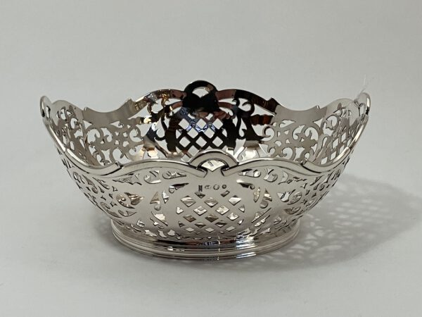 Zilver bonbonmand, presburg, Haarlem, 1939. Haarlemsche Zilversmederij K.H.Schermerhorn Haarlem