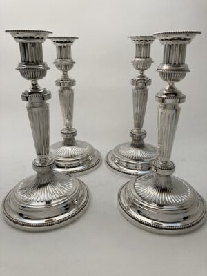 Set van vier zilveren kandelaars, Den Haag 1911, Saakes je, Haarlemsche Zilversmederij K.H.Schermerhorn, Haarlem