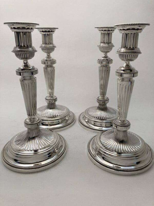 Set van vier zilveren kandelaars, Den Haag 1911, Saakes je, Haarlemsche Zilversmederij K.H.Schermerhorn, Haarlem