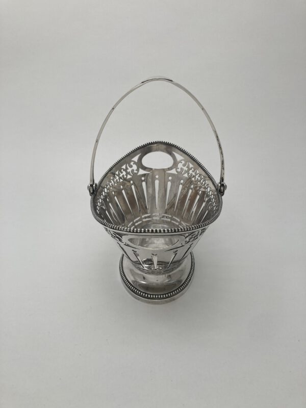 Zilver hengselbakje met blauw glas, P. Van Reidt, Amsterdam 1792, Haarlemsche Zilversmederij K.H.Schermerhorn, Haarlem