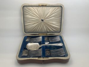 Zilver 25 delig ijslepels in doos, Amsterdam 1872 Woortman, Haarlemsche Zilversmederij K.H.Schermerhorn, Haarlem