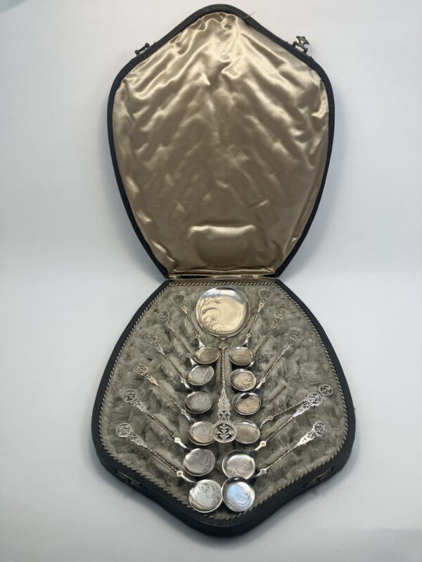 Zilver set van 12 ijslepels, van Kempen 1900, Haarlemsche Zilversmederij K.H.Schermerhorn, Haarlem