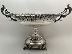 zilver schaal met oren en voet, haarlemsche zilversmederij k.H.schermerhorn