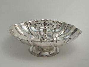 Zilver suikerbakje, Augsburg, 1737-1739, Haarlemsche Zilversmedeij K.H.Schermerhorn, Haarlem