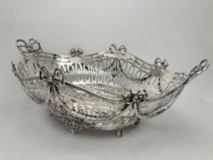 Zilver tasbeugel, Meppel, 18e eeuw, W.v.d. Wolde, 1771, zilver, Haarlemsche Zilversmederij K.H.Schermerhorn, Haarlem