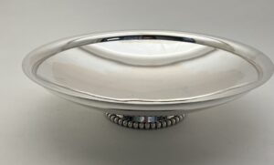Zilver schaal op voet, Wolfers, brussel, Belgie, haarlemsche zilversmederij k.H. schermerhorn Haarlem