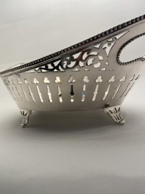Zilver broodmand, van Kempen, 1892, haarlemsche zilversmederij k.H. schermerhorn Haarlem