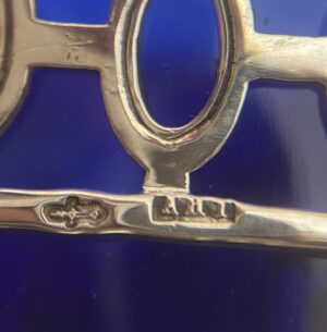 Set zilver zoutvaattjes met blauw glas en lepeltjes, de Haas, Sneek, Haarlemsche Zilversmederij K.H.Schermerhorn, Haarlem