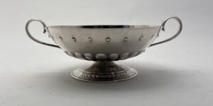 Zilver schaaltje op voet met oren, Zaanlandse zilversmederij, 1963, Haarlemsche Zilversmederij K.H.Schermerhorn, Haarlem